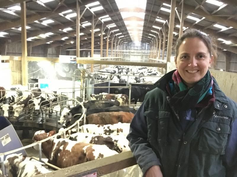 Portrait de Nadège Mahé dans une ferme